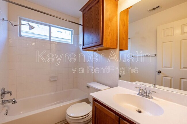 Building Photo - 1610 Yoakum St