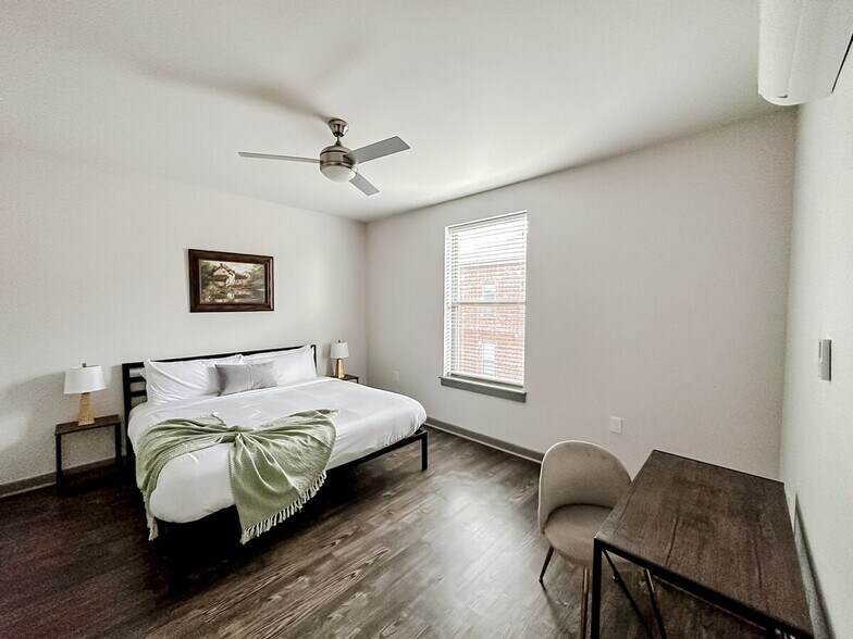 Building Photo - 111 E 4th St