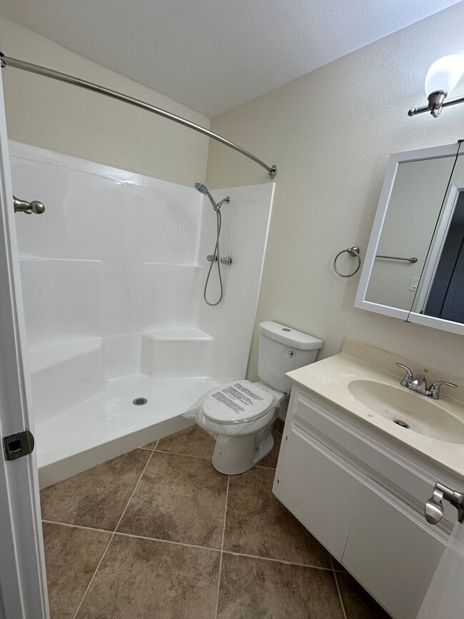 Building Photo - Remodeled/$500 move in special/3 bedroom HOME