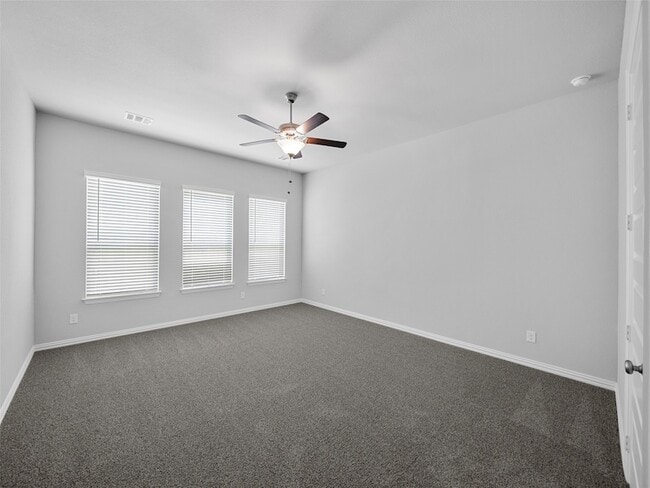 Building Photo - 3049 Elmwood St