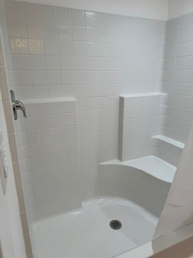 Building Photo - Charming 3 Bedroom, 2 Bathroom Home for Rent in Garberville  Non furnished Price $2,000. Furnishe...