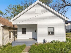 Building Photo - One Bedroom One Bath Unit Available for Im...