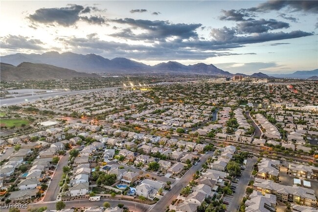 Building Photo - 10762 Flame Vine Ct