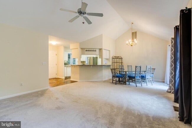 Building Photo - 37487 Burton Ct