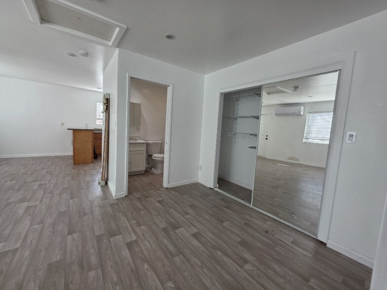 Building Photo - 8034 Ney Ave