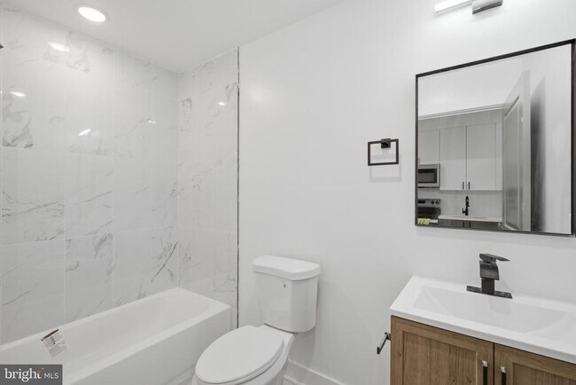 Building Photo - 669 N 39th St