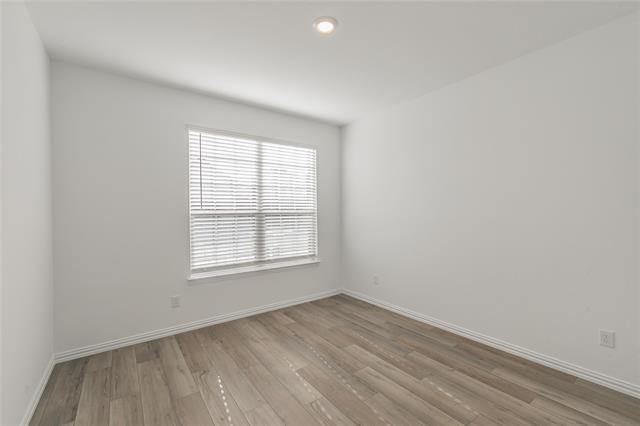 Building Photo - 1275 W Yarrow Ave