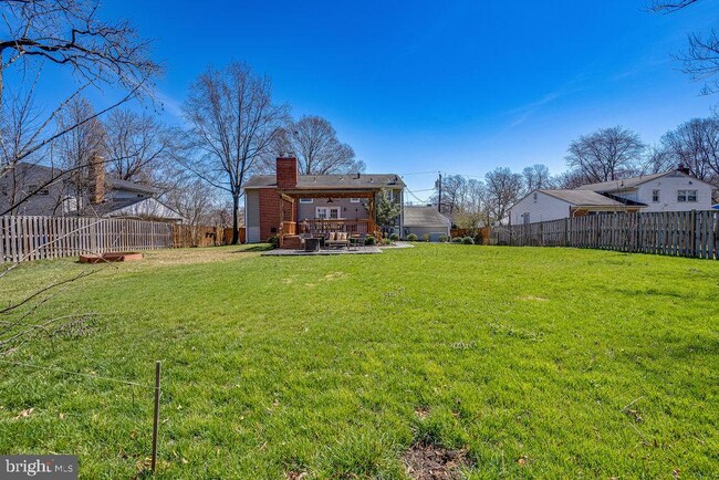 Building Photo - 8404 Wagon Wheel Rd