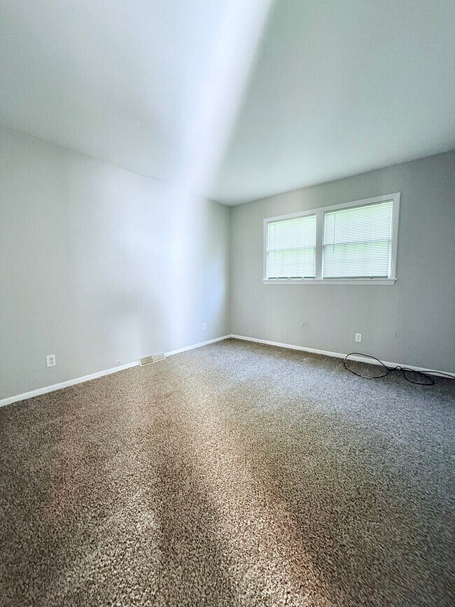 Building Photo - 276 Fairway Ct