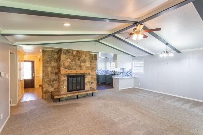 Building Photo - Beautiful 3 bedroom 2 bath home in Fountai...