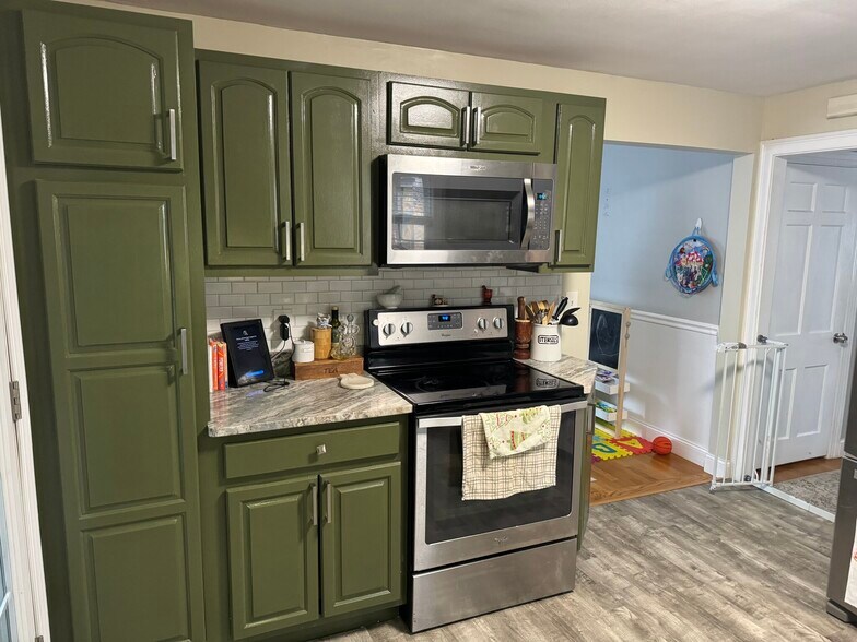 Building Photo - 23 Tiverton Pky