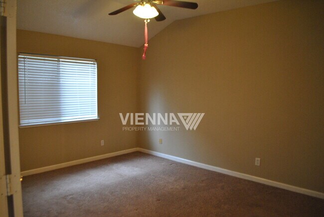 Building Photo - 4073 N Country Dr