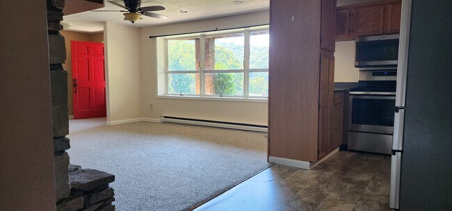 Building Photo - 910 Old Fort Rd