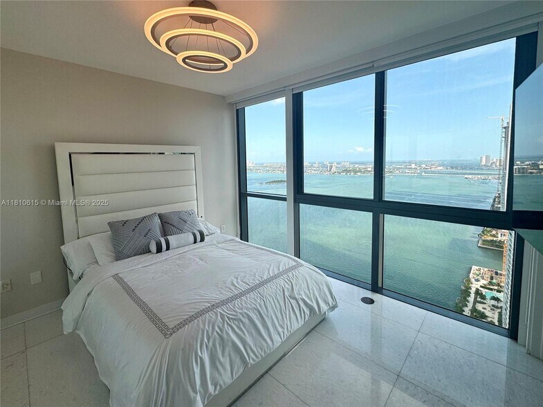 Building Photo - 495 Brickell Ave