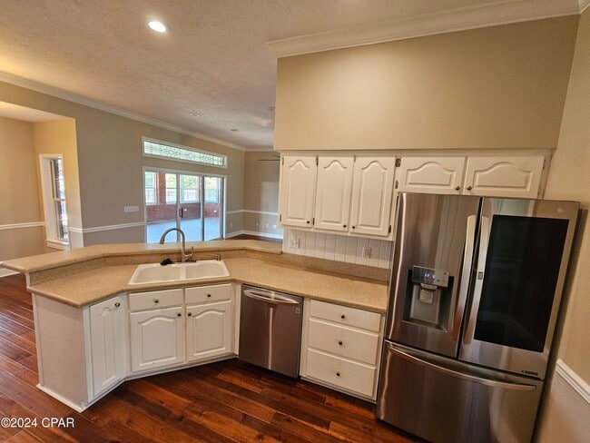 Building Photo - 2103 Coral Dr