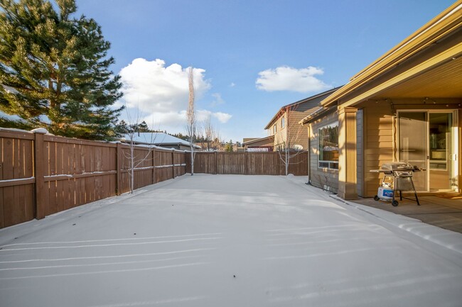 Building Photo - Beautiful Westside Home