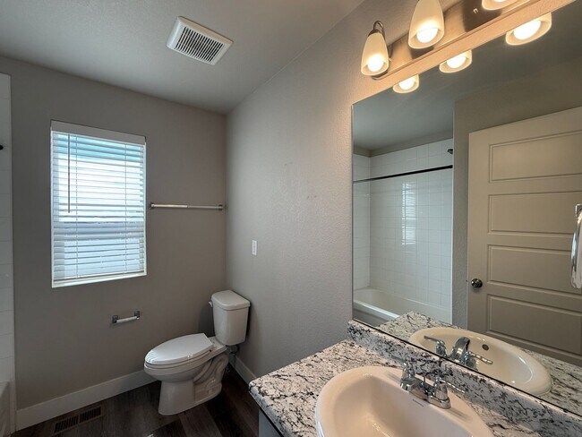 Building Photo - 5 Bed 3 Bath Home in Meridian Ranch!!!