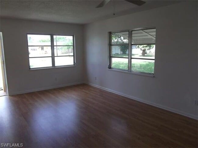 Building Photo - 10 Willow St