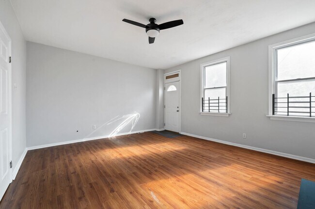 Building Photo - 346 39th St