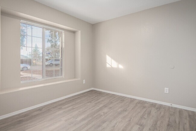 Building Photo - $500 Move-In Credit (ends 9/30) | Newly Remodeled 3BR w/ Pool