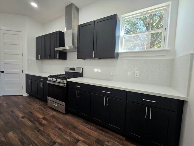 Building Photo - 14811 Wallach Dr