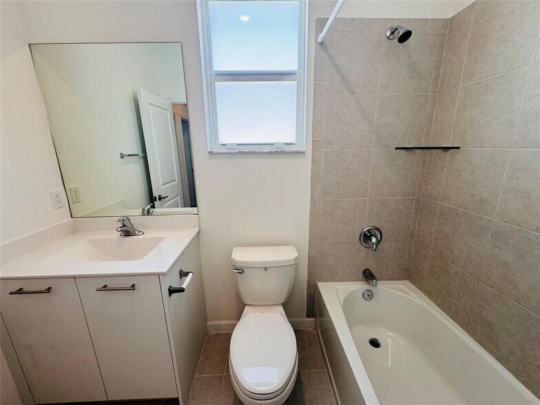 Building Photo - 2437 NW 131st Cir