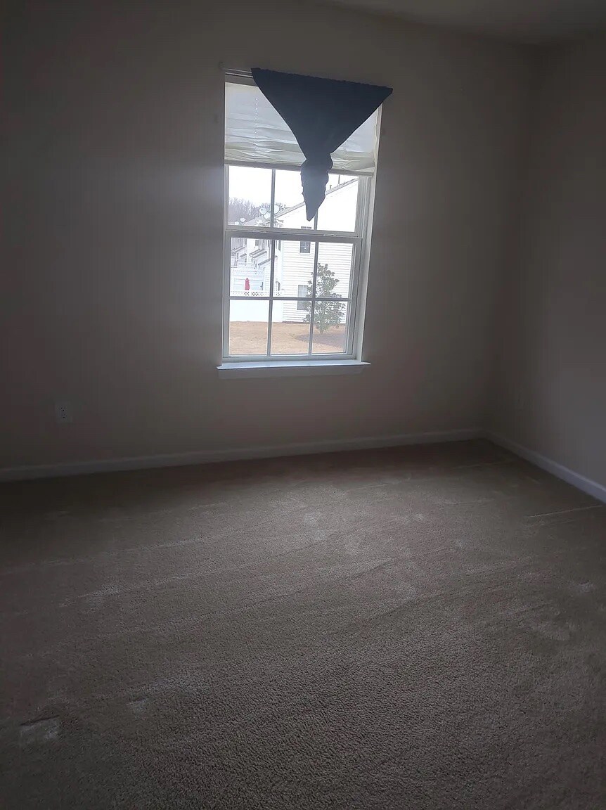Building Photo - Room in Townhome on Singleleaf Lane