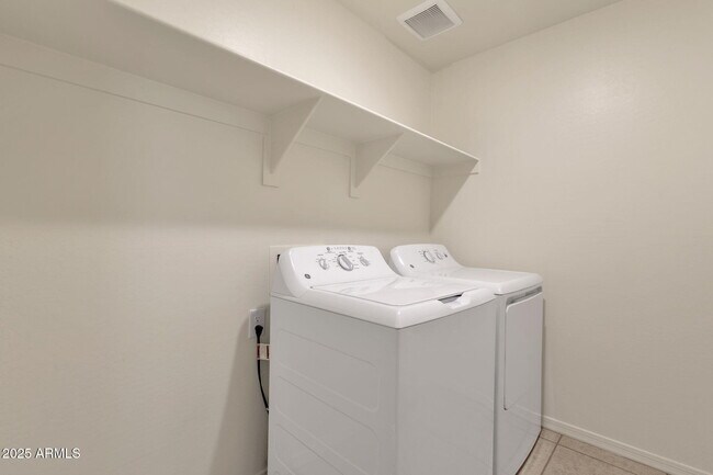 Building Photo - 13330 E Sunflower Ln