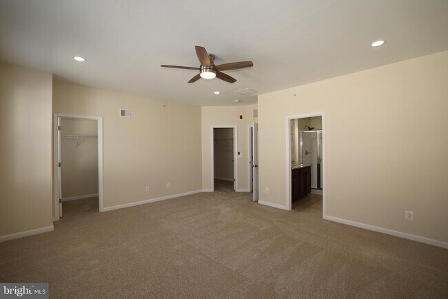 Building Photo - 42309 San Juan Terrace