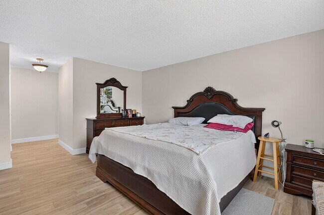 Building Photo - 21211 Lago Cir