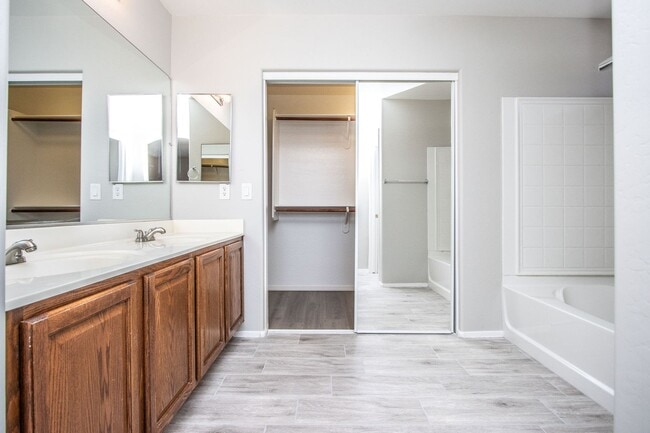 Building Photo - FANTASTIC 4BED/3 BATH SAN TAN HOME in RANCHO BELLA VISTA