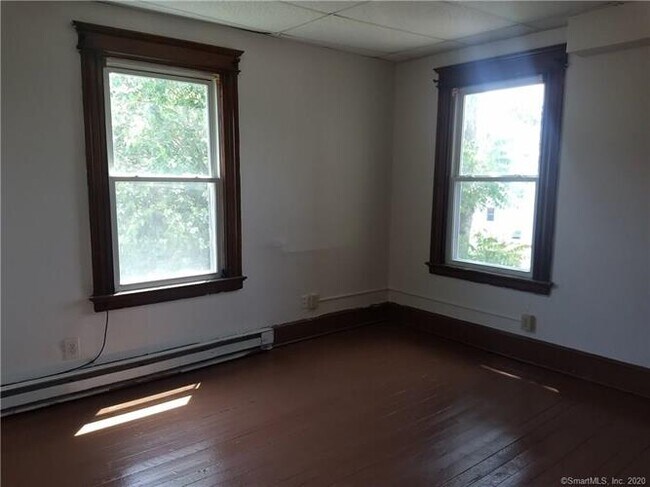Building Photo - 206-208 Lounsbury St