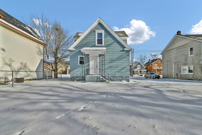 Building Photo - 3132 Elyria Ave