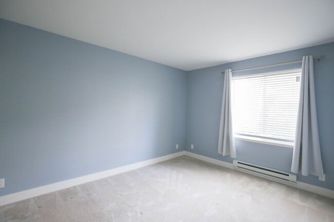 Building Photo - Modern and Clean 2 Bed 2 Bath Condo in Ric...