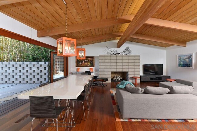 Building Photo - 2264 Paseo Dorado