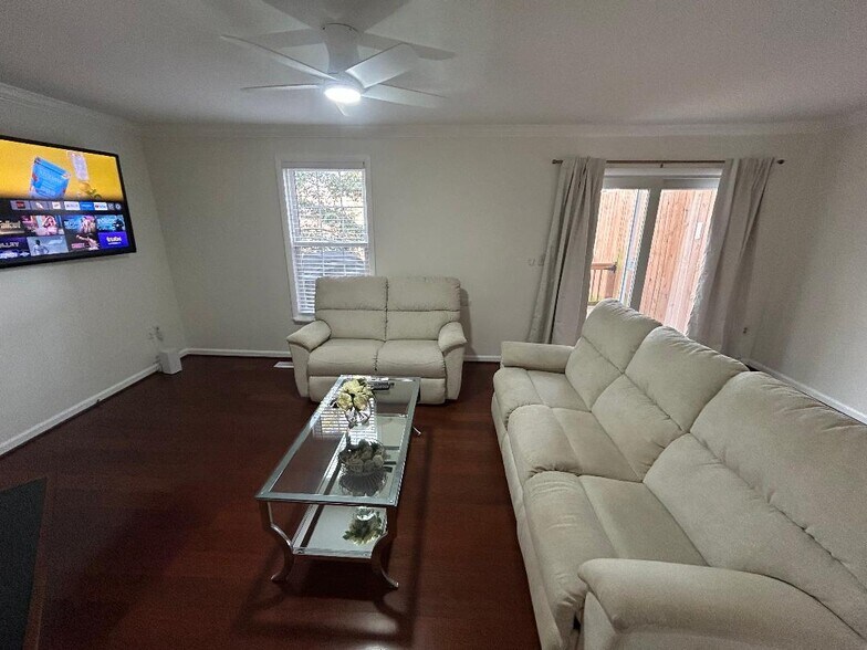 Living room - 69 Old Mill Bottom Rd N