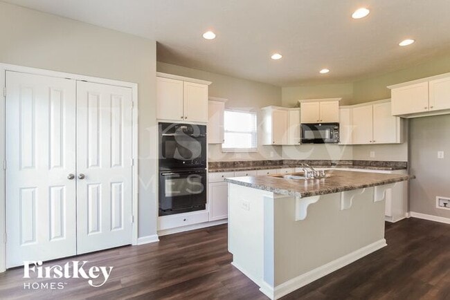 Building Photo - 10452 Hunters Crossing Blvd