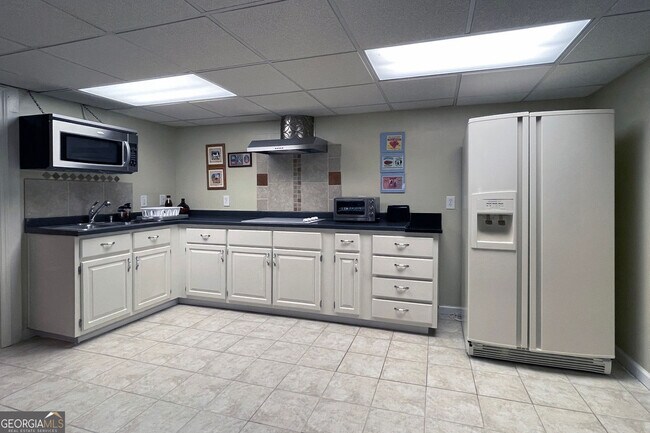 Building Photo - 3550 River Trace Dr