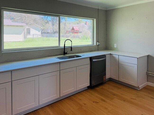 Building Photo - 427 Wood St