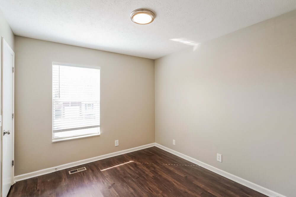 Building Photo - 901 Bexhill Ct S