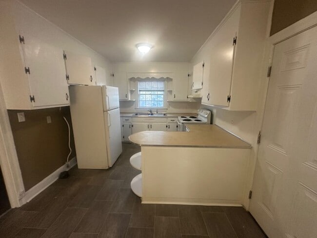 Building Photo - 705 Parrott Ave