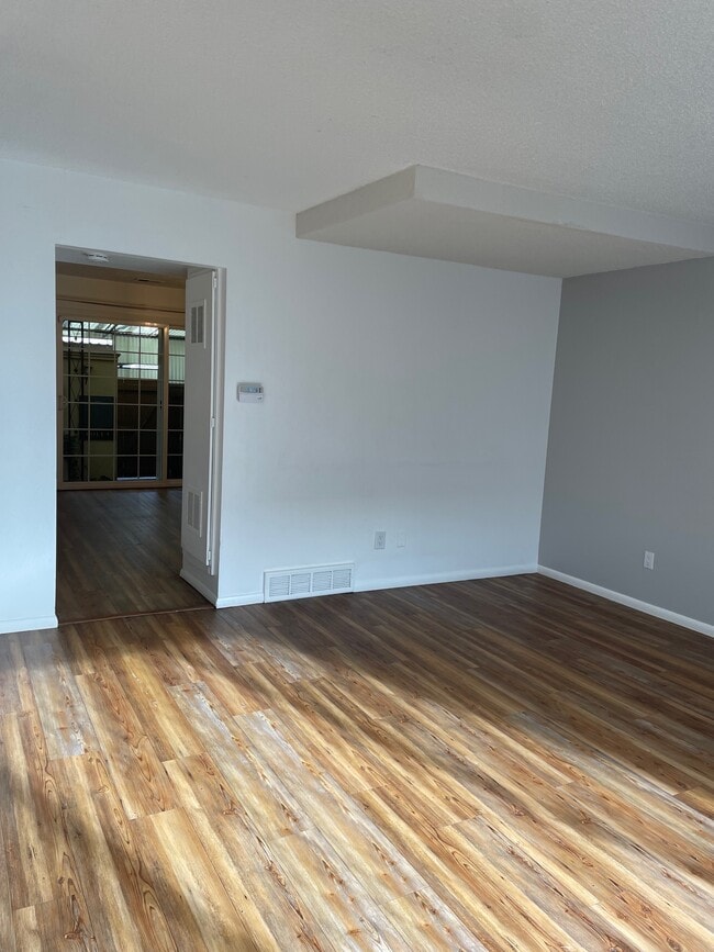 Building Photo - 3915 S Boston St