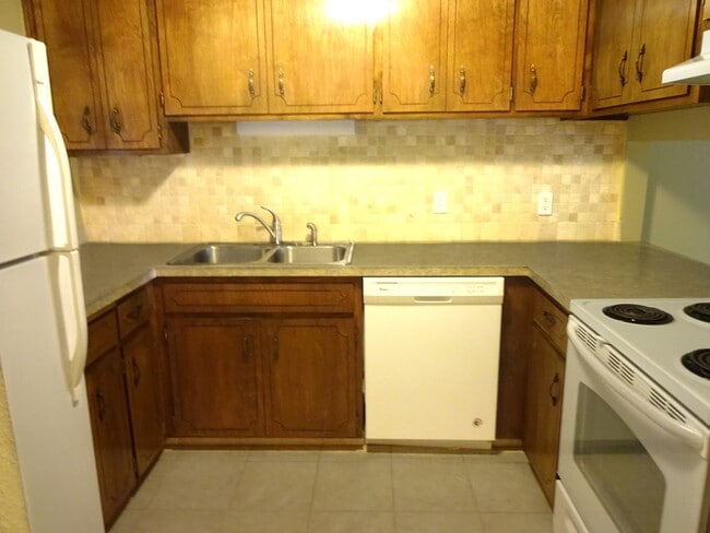 Building Photo - 2 bed/ 1 bath Condo!  With  Great Views!