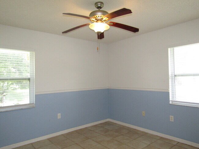 Building Photo - 2624 Valencia Dr