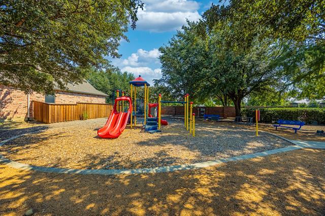 Building Photo - 8127 Robertson Dr