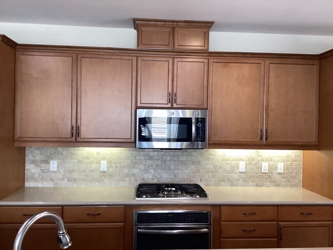 Building Photo - Beautiful Newer Rice Ranch Single Story Ho...