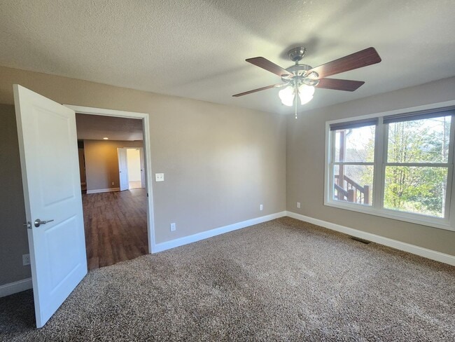 Building Photo - Well Maintained Swannanoa Rental! 2 BEDROOM/2 BATHROOM + BONUS ROOM