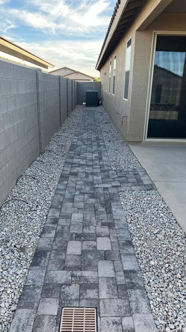 Building Photo - 4210 W Yolanda Ln