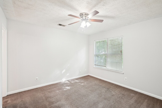 Building Photo - 1066 Rock Creek Ln