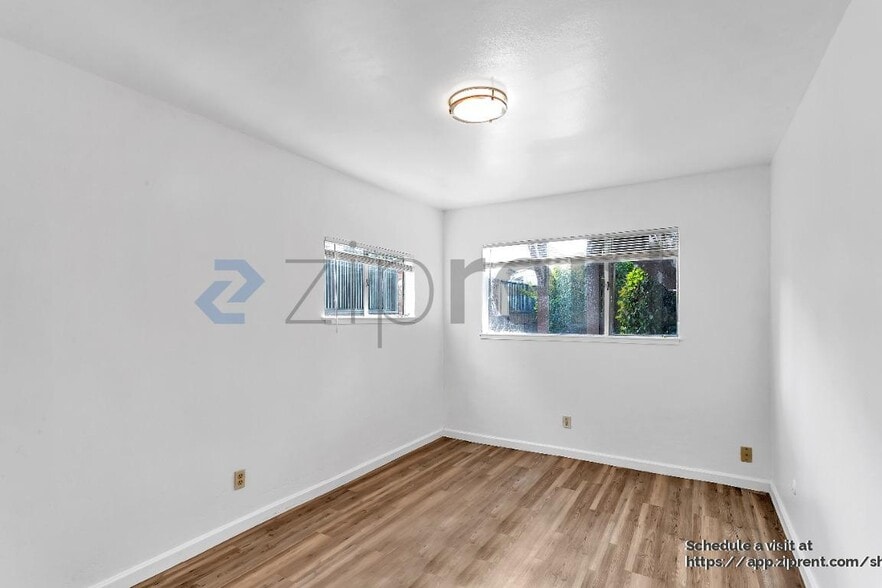 Building Photo - 669 33rd St